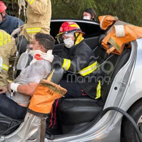 Fotos de Batida frontal entre dois carros deixa cinco pessoas feridas em Maringá