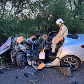 Fotos de Batida frontal entre dois carros deixa cinco pessoas feridas em Maringá