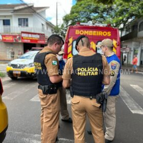 Fotos de Durante fuga da polícia, motociclista é intubado após bater contra carro em Sarandi