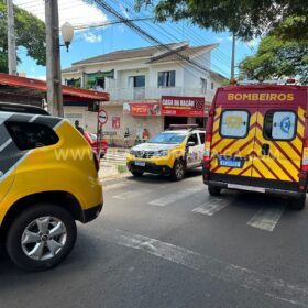 Fotos de Durante fuga da polícia, motociclista é intubado após bater contra carro em Sarandi