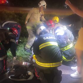 Fotos de Motorista e intubado após bater carro contra barranco em Maringá