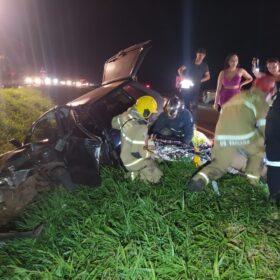 Fotos de Motorista e intubado após bater carro contra barranco em Maringá