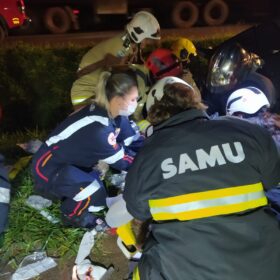 Fotos de Motorista e intubado após bater carro contra barranco em Maringá