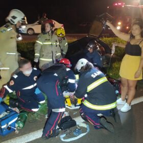 Fotos de Motorista e intubado após bater carro contra barranco em Maringá