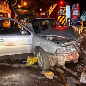 Fotos de Motorista anda na contramão em avenida de Maringá e bate de frente com outro carro