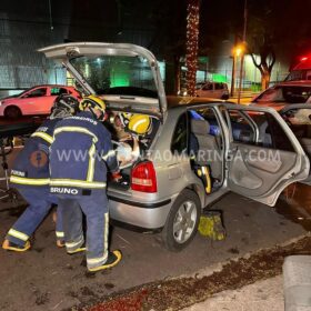 Fotos de Motorista anda na contramão em avenida de Maringá e bate de frente com outro carro