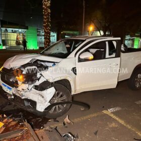 Fotos de Motorista anda na contramão em avenida de Maringá e bate de frente com outro carro