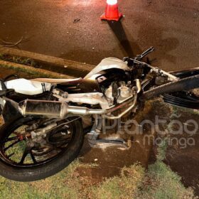 Fotos de Motociclista foge da polícia na contramão e bate de frente com carro em Maringá