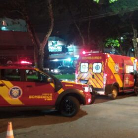 Fotos de Motorista avança preferencial causa grave acidente e foge sem prestar socorro em Maringá, placa do carro ficou no local