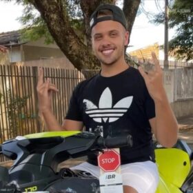 Fotos de Acidente envolvendo duas motos de alta cilindrada e um carro deixa dois jovens feridos