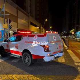 Fotos de Homem leva facada no peito no centro de Maringá