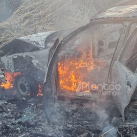 Fotos de Polícia investiga se carro encontrado incendiado foi usado em execução em Maringá