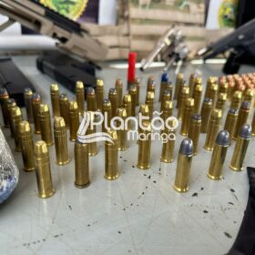 Fotos de Polícia Militar prende traficante e apreende carros roubados, armas e drogas em Maringá