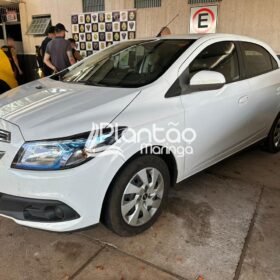 Fotos de Polícia Militar prende traficante e apreende carros roubados, armas e drogas em Maringá