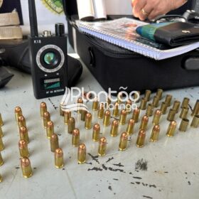 Fotos de Polícia Militar prende traficante e apreende carros roubados, armas e drogas em Maringá