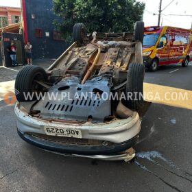 Fotos de Câmera registra colisão seguida de capotamento em Maringá