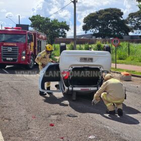 Fotos de Batida seguida de capotamento em Maringá deixa pessoas feridas