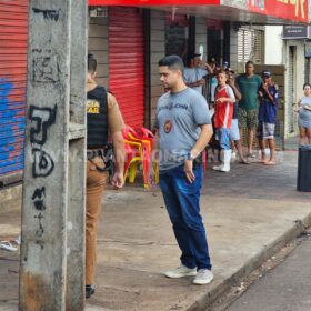 Fotos de Jovem é executado e duas pessoas são baleadas em ataque a oficina de motos em Sarandi