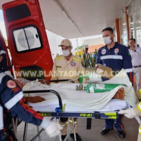 Fotos de Rapaz é intubado após ter faca cravada no pescoço em Maringá 