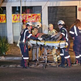 Fotos de Trabalhador de 72 anos, que sofreu uma descarga elétrica de 13 mil volts em Maringá, morre no hospital