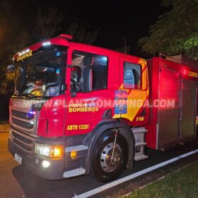 Fotos de Homem morre após bater carro contra árvore em Maringá