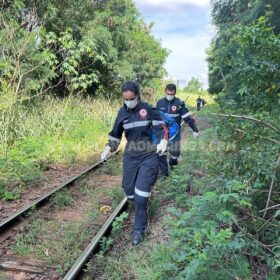 Fotos de Mulher é encontrada morta na linha férrea em Sarandi.