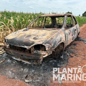 Fotos de Carro que pode ter sido utilizado em tentativa de homicídio em Maringá é localizado incendiado