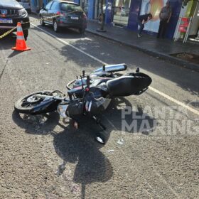 Fotos de Vídeo mostra motociclista sendo baleado enquanto andava de moto; durante o atendimento uma viatura da Polícia Militar capotou