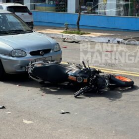 Fotos de Vídeo mostra motociclista sendo baleado enquanto andava de moto; durante o atendimento uma viatura da Polícia Militar capotou