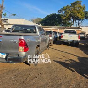 Fotos de Policiais do Pelotão de Choque apreendem caminhão-cegonha com oito veículos roubados em Maringá