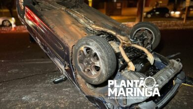 Fotos de Motorista com suspeita de embriaguez capota carro após bater em árvore em Maringá