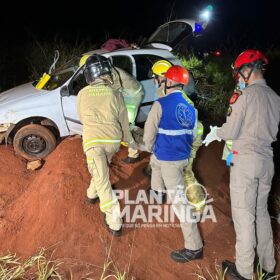 Fotos de Motorista perde controle da direção, carro cai em ribanceira em Maringá 