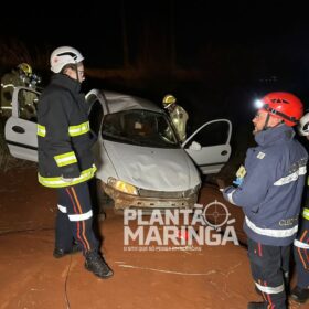 Fotos de Motorista perde controle da direção, carro cai em ribanceira em Maringá 