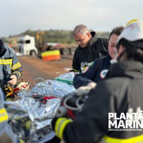 Fotos de Identificado homem que morreu no acidente envolvendo dois caminhões entre Maringá e Iguaraçu 