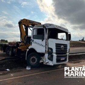 Fotos de Identificado homem que morreu no acidente envolvendo dois caminhões entre Maringá e Iguaraçu 