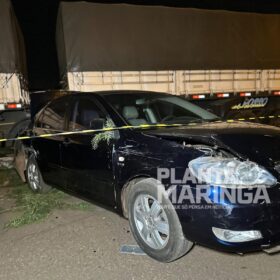 Fotos de Vídeo mostra carreta desgovernada derrubando postes, árvores e batendo em 7 carros em Maringá 