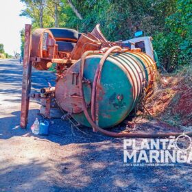 Fotos de Ajudante fica preso as ferragens após caminhão tombar na PR-218