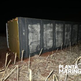 Fotos de Caminhão com carga de açúcar tomba em Maringá