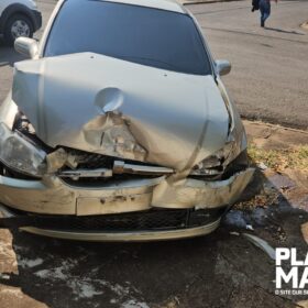 Fotos de Carro capota após colisão em Maringá e deixa uma pessoa ferida