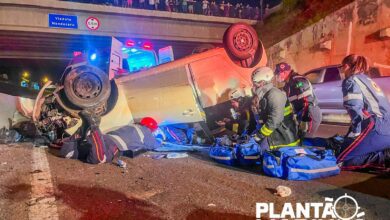 Fotos de Homem é socorrido após capotamento de veículo no Contorno Norte em Maringá