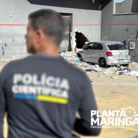 Fotos de No dia dos pais, homem morre após bater carro contra parede de oficina em Maringá