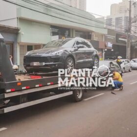 Fotos de Porsche avaliado em R$ 500 mil é guinchado no centro de Maringá