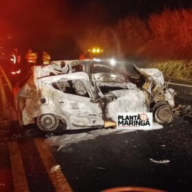 Fotos de Casal morre carbonizado após grave acidente envolvendo dois carros e ônibus na região de Maringá 