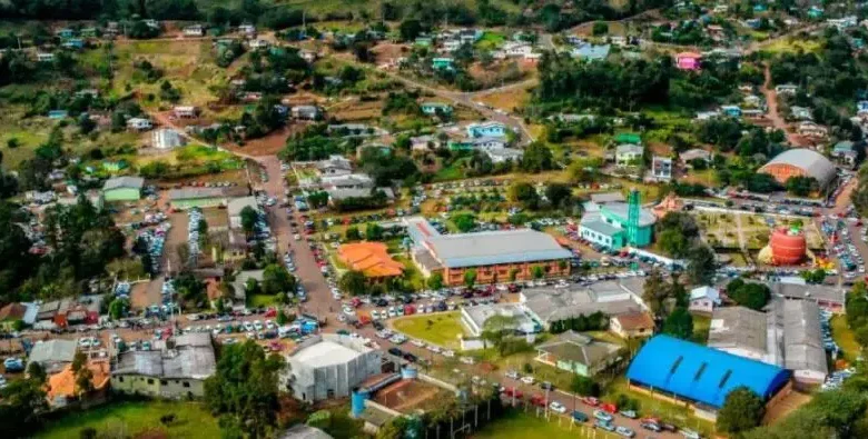 Fotos de Cidadezinha do Paraná com 4 mil habitantes abre concurso com salário de até R$ 11,1 mil