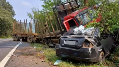 Fotos de Cinco da mesma família morrem em acidente entre carro e caminhão no PR