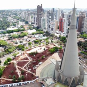 Fotos de Com R$ 48 milhões investidos, obra do Eixo Monumental de Maringá atinge 32%