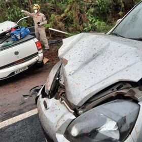 Fotos de Homem em veículo com placas de Sarandi morre após grave acidente na BR-376