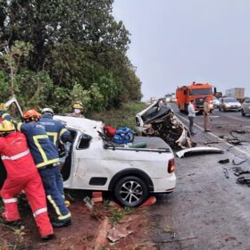 Fotos de Homem em veículo com placas de Sarandi morre após grave acidente na BR-376