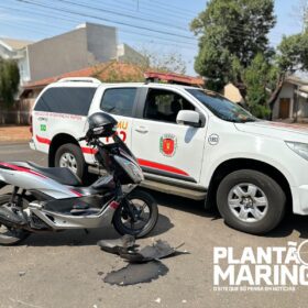 Fotos de Motorista avança preferencial e provoca grave acidente em Maringá, o acidente foi registrado por uma câmera de segurança