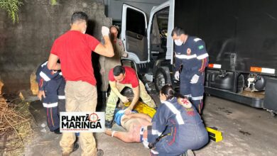 Fotos de Motorista perde controle de caminhão e derruba muro de empresa em Maringá, ele foi socorrido inconsciente